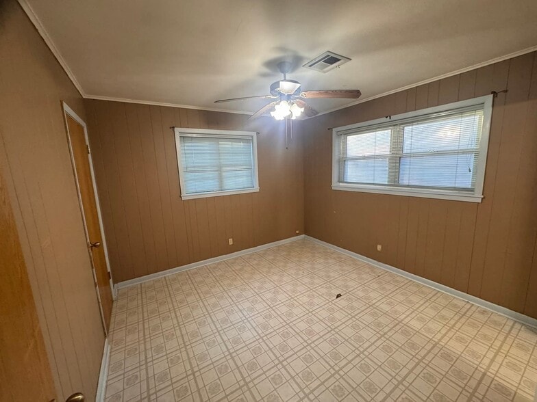 Building Photo - 196 Burney Dr