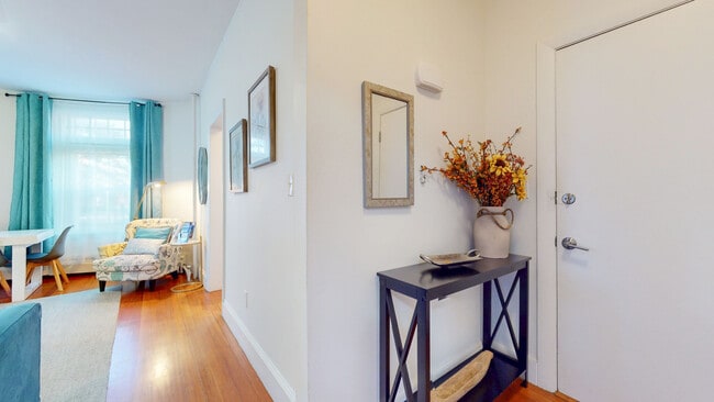 Building Photo - 1871 Beacon St