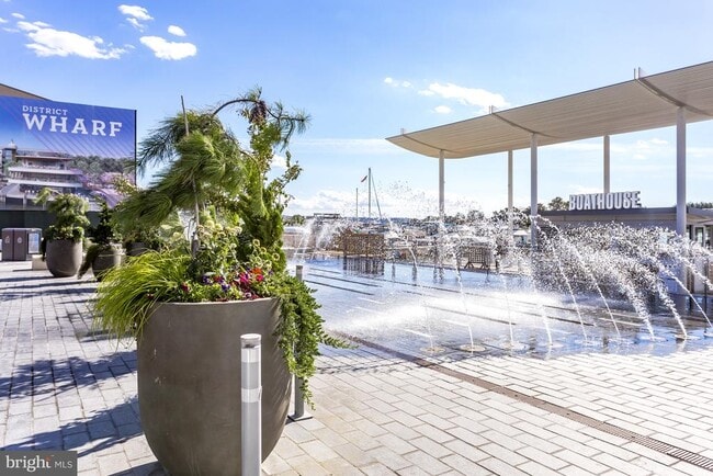 Building Photo - 1425 4th St SW