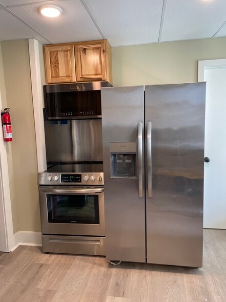 Building Photo - 7 River St