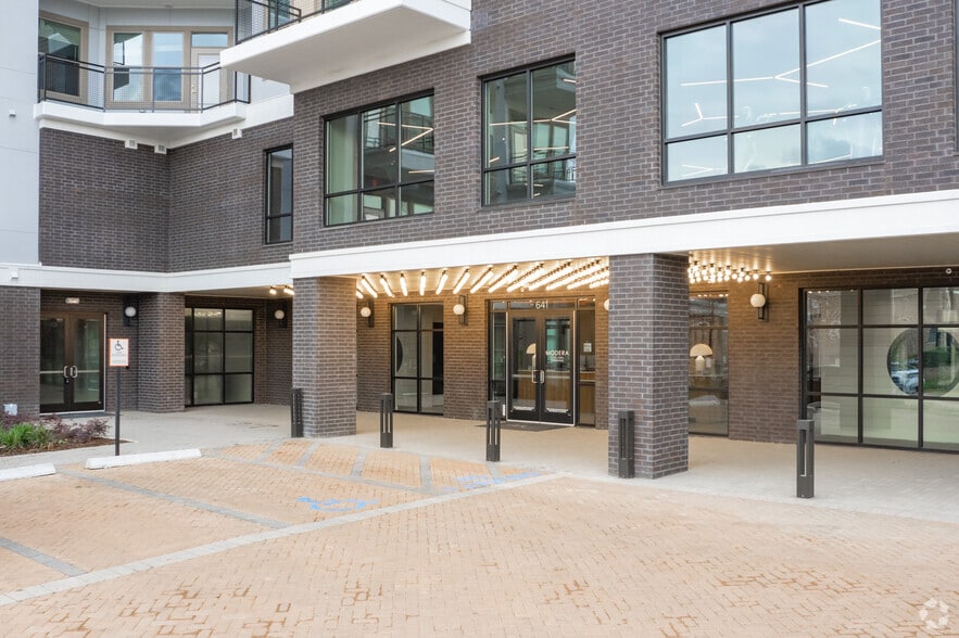 ENTRANCE - The Brighton Garden Oaks