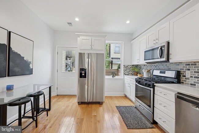 Building Photo - 2220 E Harold St