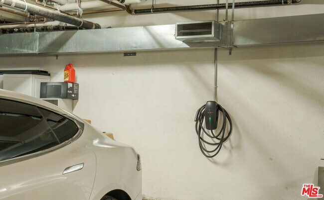 Building Photo - 600 Ridgeley Dr