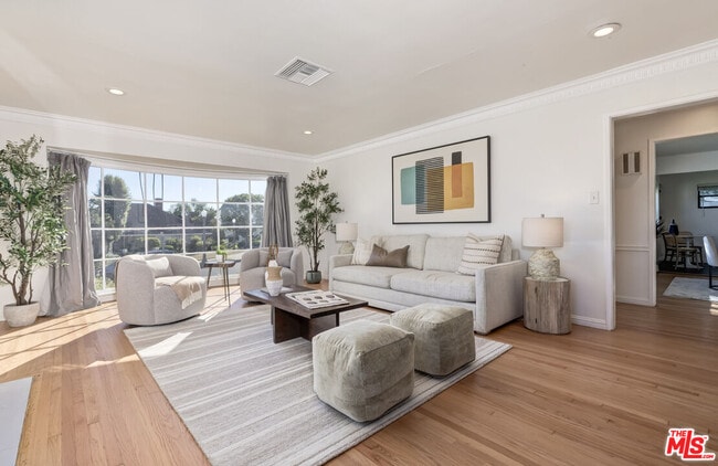 Building Photo - 9125 David Ave