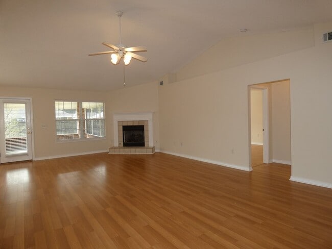 Building Photo - 4 Bedroom in Spencer Oaks Subdivision