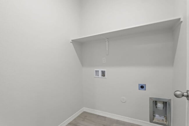 Building Photo - 4-Bed, 3.5-Bath Home in 79928