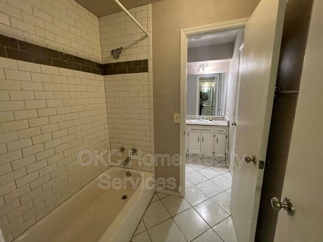 Building Photo - 3603 Willow Springs Dr