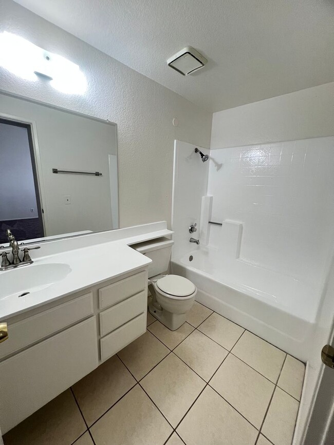 Building Photo - **MOVE IN DEPOSIT SPECIAL** 2 Bedroom 2.5 ...