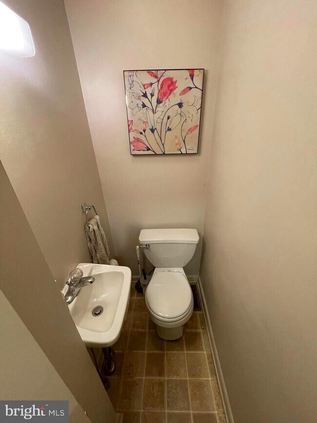 Building Photo - 107 Oak Terrace