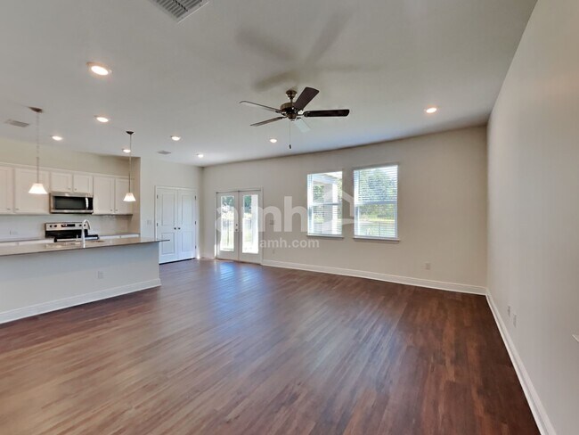 Building Photo - 27349 St Andrews Ave