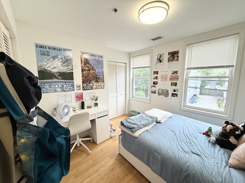 Building Photo - 110 Chester St