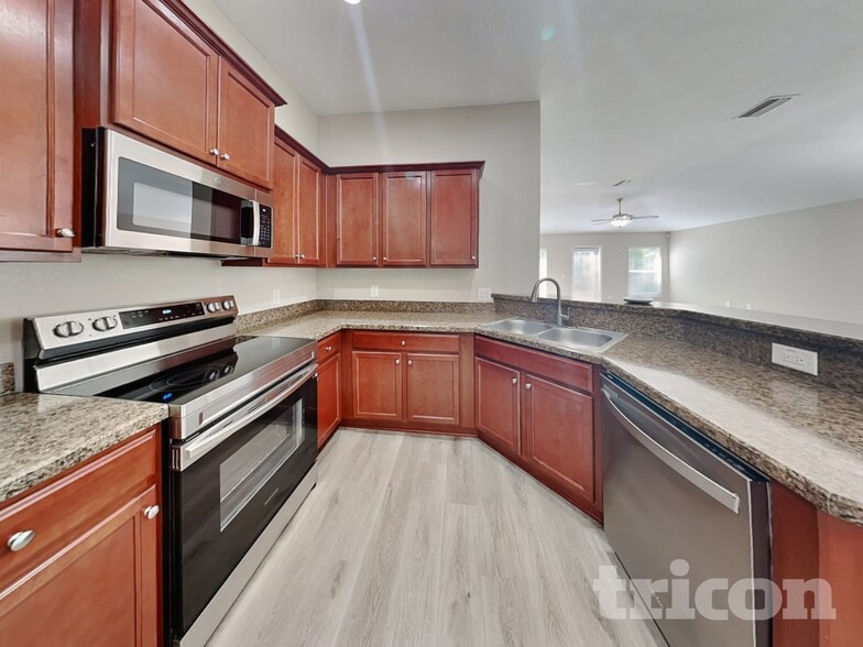 Building Photo - 6681 Freeport Dr