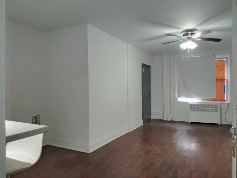 Building Photo - 556 W 161st St
