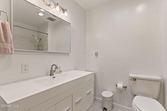 Building Photo - 4713 Sun Valley Dr