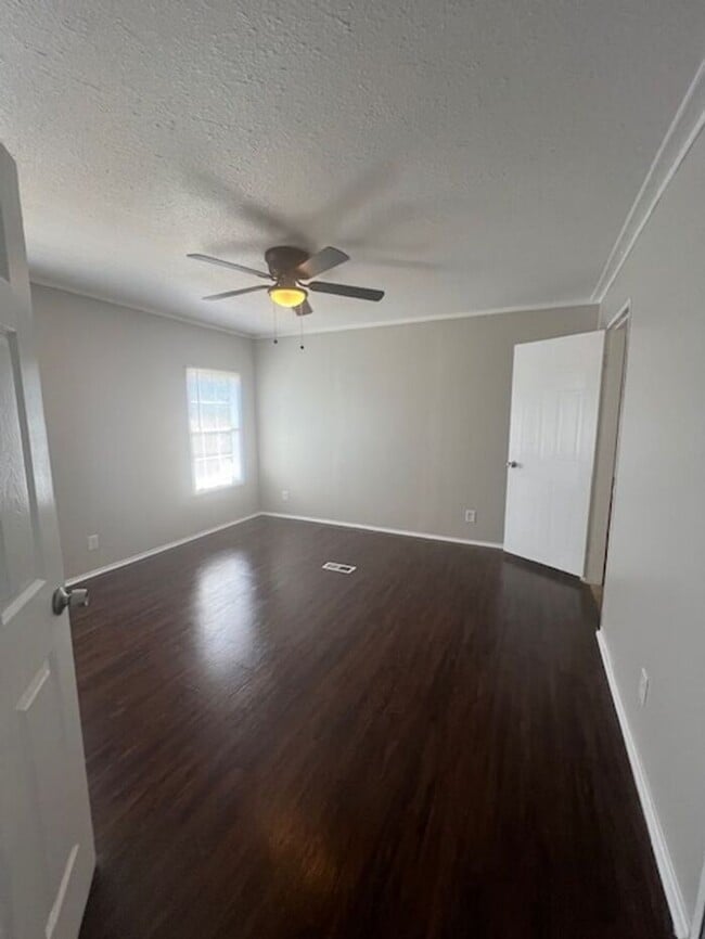 Building Photo - Taylors home ready for move in!