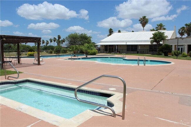 Building Photo - 12 Ashley Dr