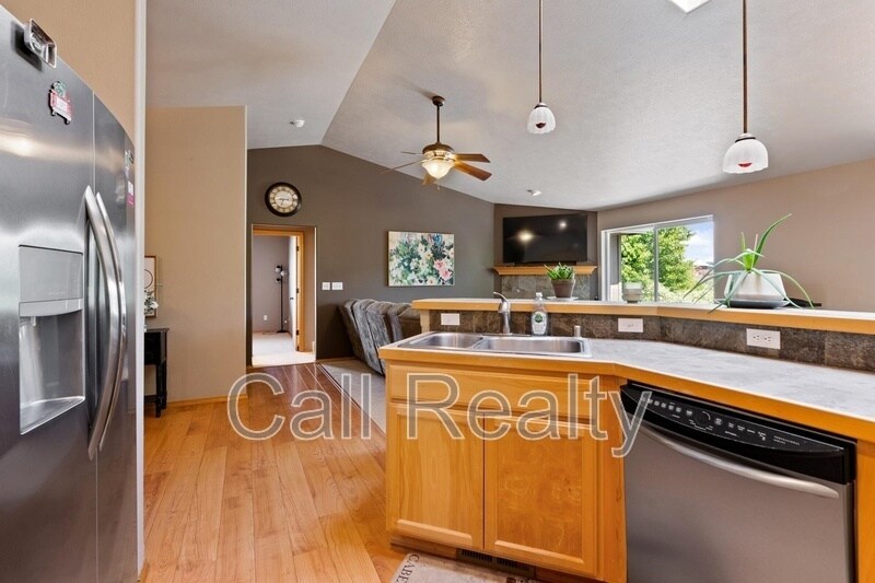 Building Photo - 5211 S Myrtle Ln