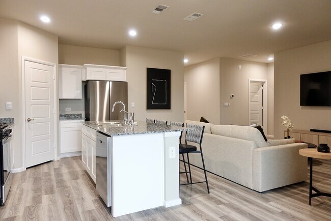 Building Photo - 6402 Globe Life Ct