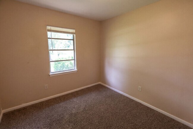 Building Photo - Affordable 3-Bedroom Home in the Heart of Bossier City