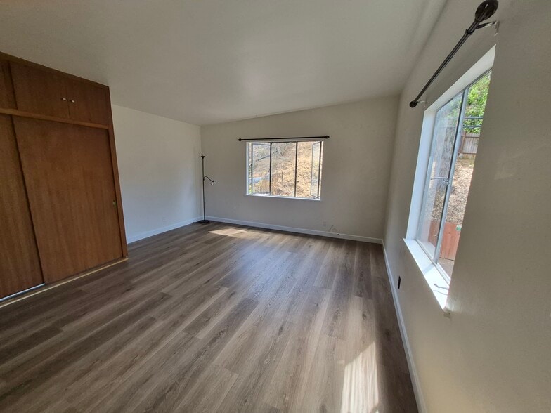 Building Photo - 3443 Cahuenga Blvd W