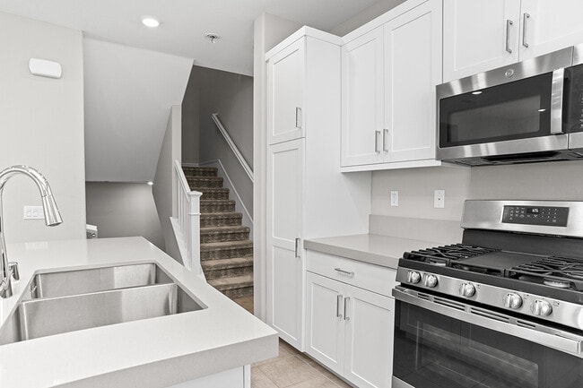 Building Photo - 1219 Sunrise View