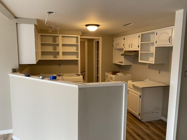 Building Photo - 2400 Sunflower St