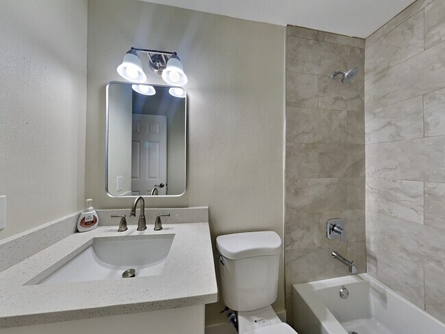 Building Photo - 542 Verbena Ct
