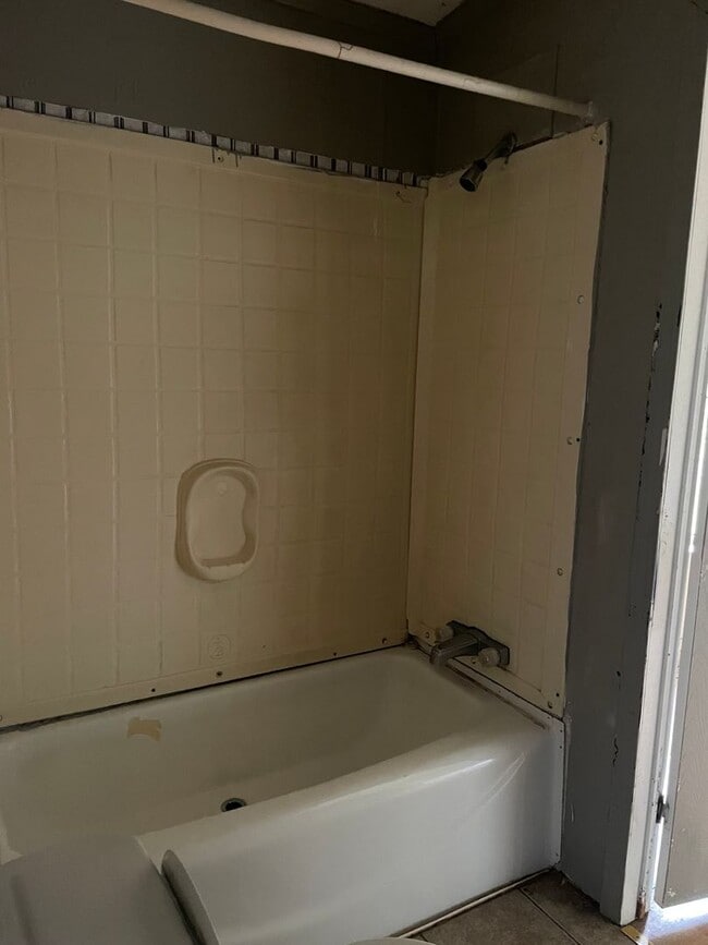 Building Photo - 5 Bedroom, 3 Bath 2,128 sq ft Doublewide T...
