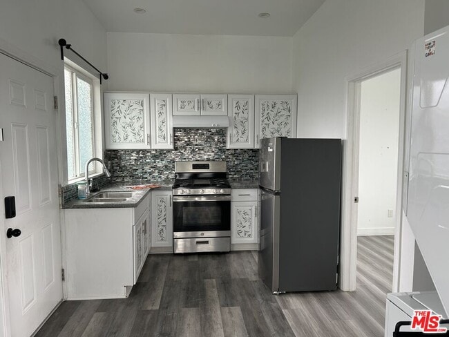 Building Photo - 5441 N Clybourn Ave