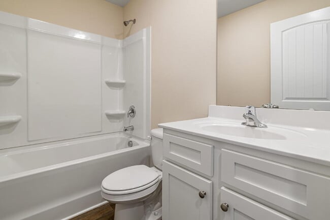 Building Photo - Available on July 10! Modern Comfort Meets Outdoor Adventure – Stunning 1-Story Home Near Downtow...