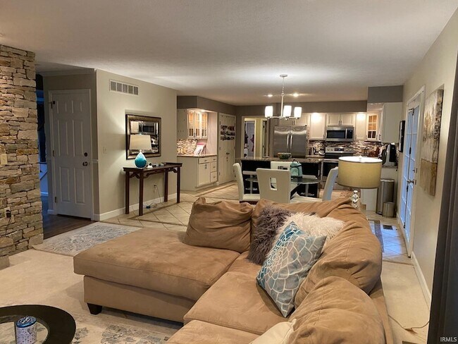 Building Photo - 2206 E Autumn Dr