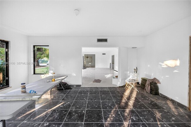 Building Photo - 1100 N Shore Dr