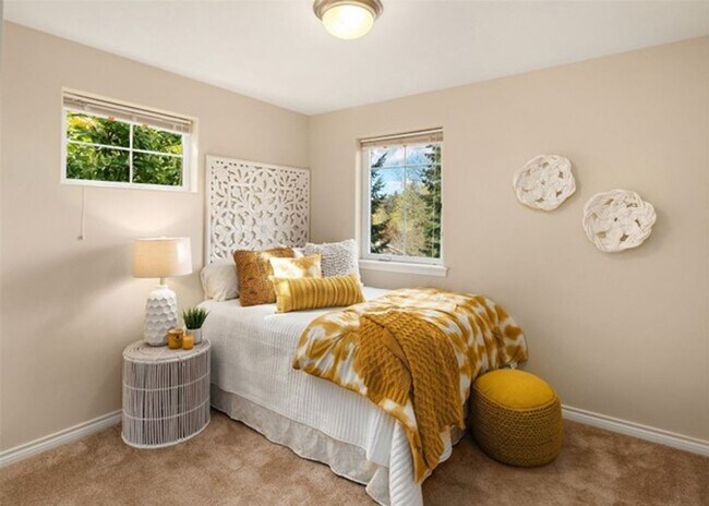 Building Photo - Impeccably Maintained and Wonderfully Updated Kenmore Home with 3 Bed and 2.5 Bath