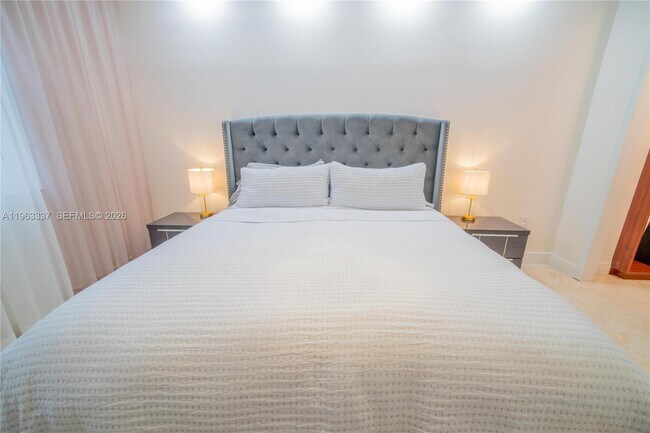 Building Photo - 20000 E Country Club Dr