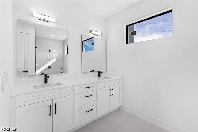 Building Photo - 417 SW 23rd Terrace