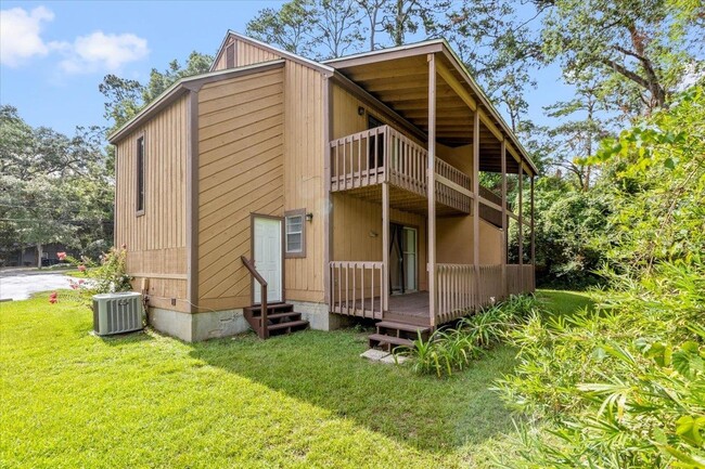 Building Photo - 1557 Live Oak Dr