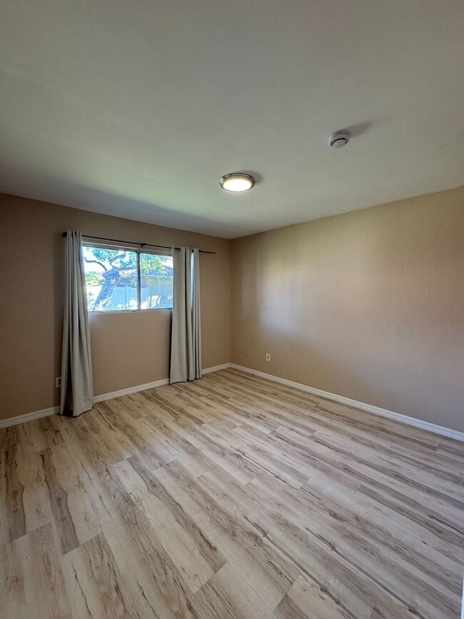 Building Photo - 8070 Worthy Dr