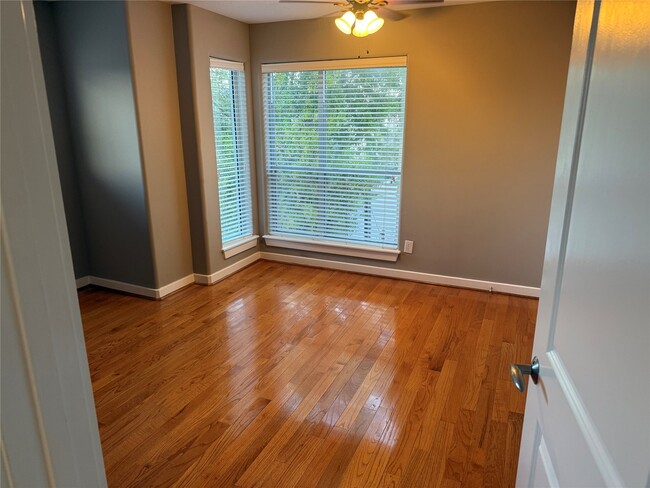 Building Photo - 332 Asbury St