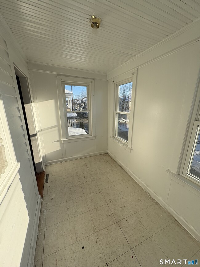 Building Photo - 37 Eastwood Ave