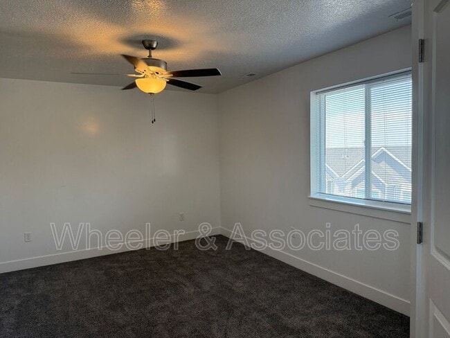 Building Photo - 320 38th St