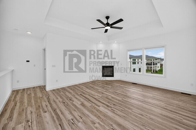 Building Photo - 8914 Hickory Dr
