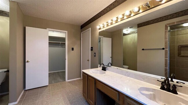 Building Photo - 15013 Natural Spring Way