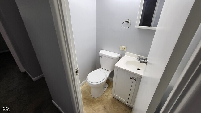 Building Photo - 4940 Leone Dr