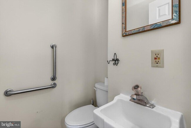 Building Photo - 20040 Bobwhite Ln