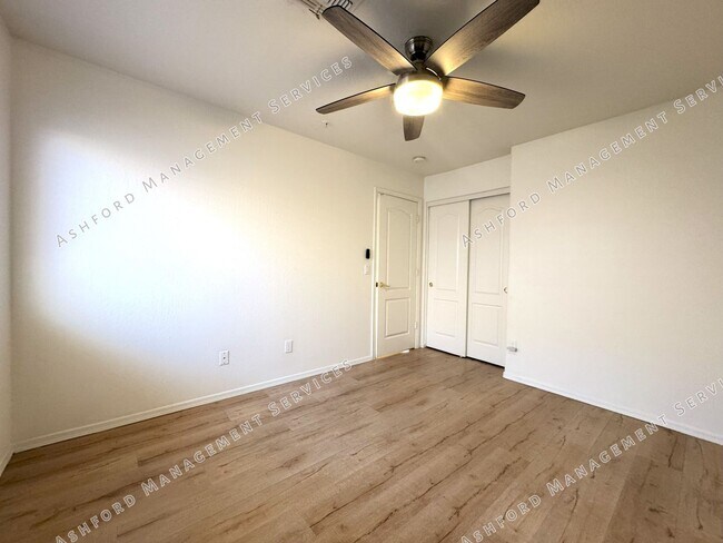 Building Photo - ***MOVE IN SPECIAL!*** BEAUTIFUL 3 BEDROOM...