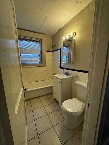 Building Photo - 17 Huss Ct