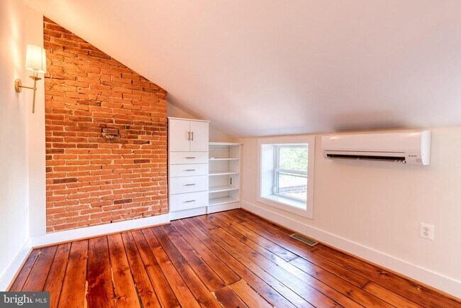 Building Photo - 630 South Paca St