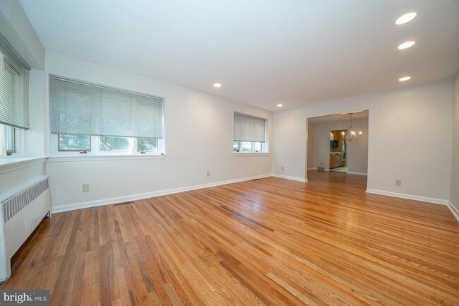 Building Photo - 1457 Manoa Rd