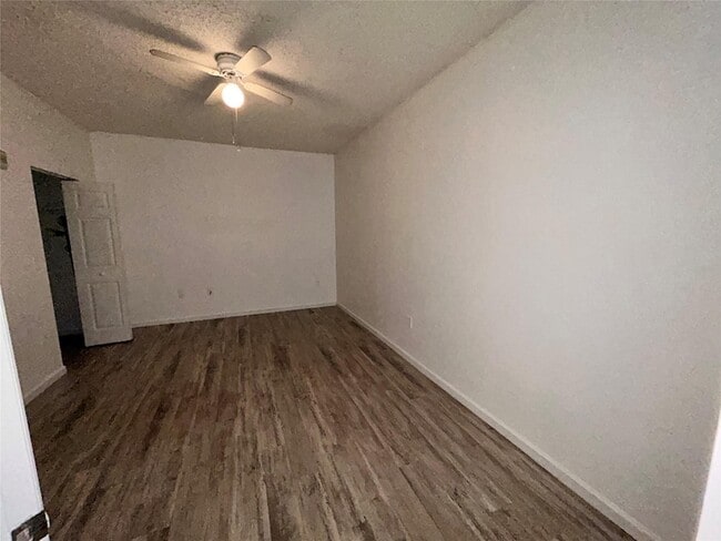 Building Photo - 533 NE 3rd Ave