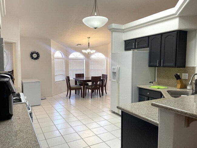 Building Photo - Fully Furnished Lakefront Short-Term Renta...